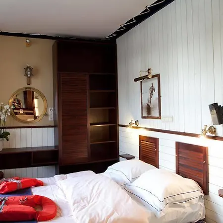 Boat De Barge Hotel 3*