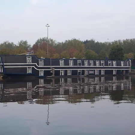 Boat De Barge 3*