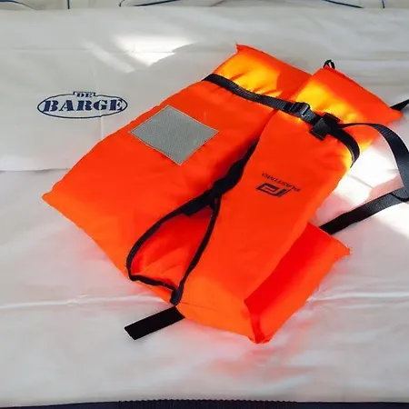 Boat De Barge Hotel 3*